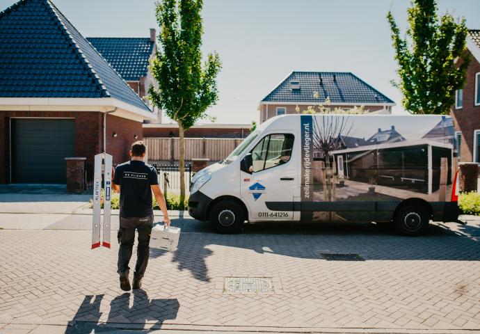 Zeilmakerij de Vlieger bus buiten